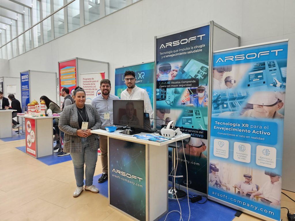 Equipo de ARSOFT en el Foro Nacional Salud y Bienestar presentando soluciones de innovación sanitaria y envejecimiento activo