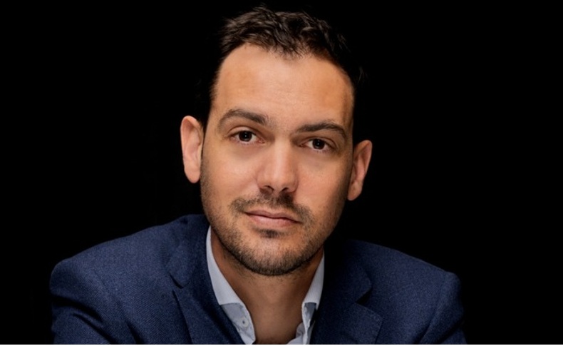 Santiago González, CEO de ARSOFT, tras recibir el Premio Cum Laude Empresas Amigas Alumni-USAL en la categoría Sector Tecnológico